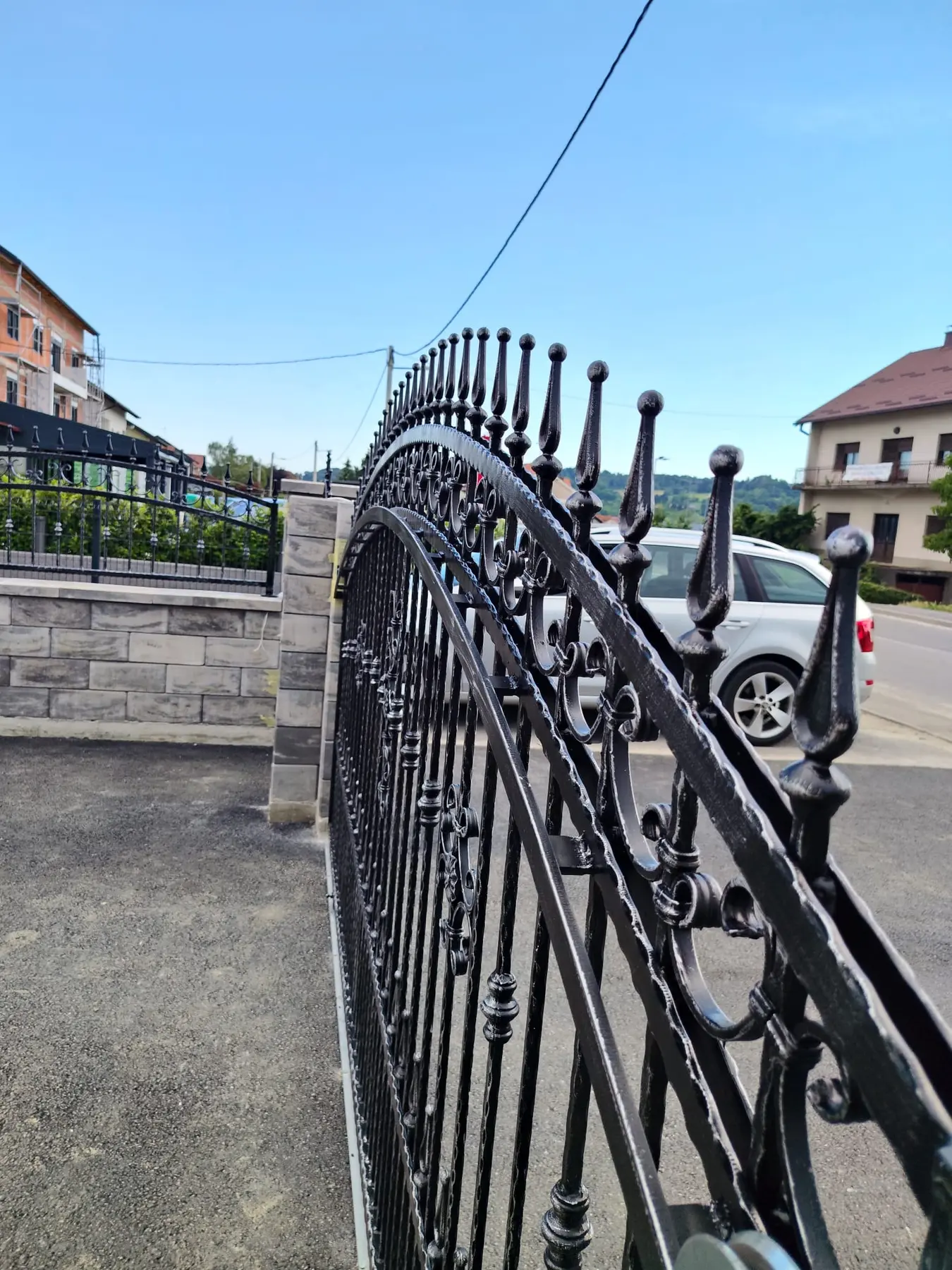 Kovana klizna vrata izvedena u Pregradi